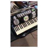 LIRA  ACCORDIAN