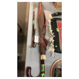 VINTAGE BAMBOO BAKE LIGHT SHOE HORN & UMBRELLA