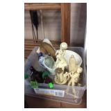 TRAY OF SMALL COLLECTIBLE ITEMS