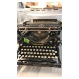 ANTIQUE UNDERWOOD TYPEWRITER