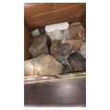 BX OF AGATES & CRYSTALS
