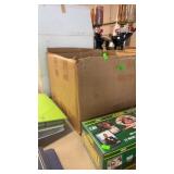 LARGE BOX OF SPORTS TRADING CARDS INCLUDING