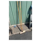 SQUEEGIE & BROOM