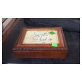 MUSICAL JEWELRY BOX