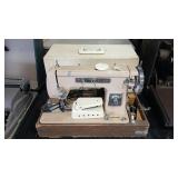 MONTGOMERY WARD SIGNATURE DELUX PORTABLE SEWING