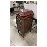WINDING VTG PHONOGRAPH & RECORDS