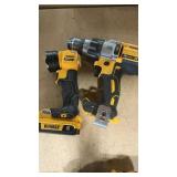 DEWALT DCD996 HAMMER DRILL DRIVER & DEWALT FLASHLI