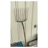 TRUE TEMPER PITCH FORK