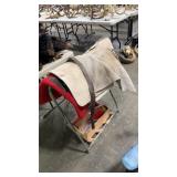 ASSORTED HORSE SADDLE PADS AND GROOMING SUPPLI