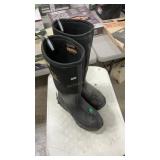 NOBLE MUCK BOOTS SZ 11