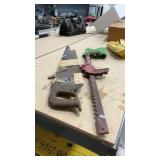 WOOD HAND SAW & WIRE STRETCHER