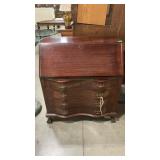 CHIPPENDALE STYLE DROP FRONT DESK - NO KEY