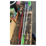 GROUP W/ DUST MOPS, MOP
