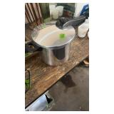PRESSURE COOKER