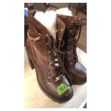 LADIES BG SHOES SIZE 7.5