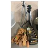 2 TRIPODS, 2 WOOD CARS & DIE CAST CAR