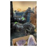 2 HROSE FIGURES