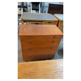 4 DRAWER DRESSER, 32'X17.5'X30'