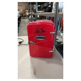 IGLOO  MICRO FRIDGE + WRINGMASTER MANUAL LAUNDRY