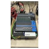 YAMAHA MG16XU MIXING CONSOLE IN BOX