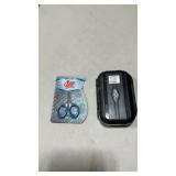 JAW JACKER COMPACT TACKLE BOX W/ 3IN MICROSISSORS