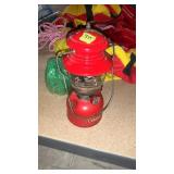 COLEMAN MODEL 200A LANTERN W/ EXTRA GLASS