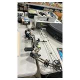 GHOST HAND COMPOUND BOW W/ SIGHT