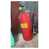 EVERLAST PUNCHING BAG W/ BOXING GLOVES