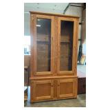 OAK GLASS FRONT 12 SLOT GUN CABINET W/ KEY