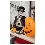 DANCING SKELETON & PUMPKINS HALLOWEEN DECOR