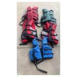 5 ADULT FLOATATION LIFE VESTS