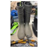 SIZE 13 RUBBER BOOTS