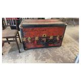 ANTIQUE TRUNK
