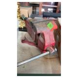 RED BENCH VISE