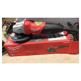 MILWAUKEE ELECTRIC 4 1/2' ANGLE GRINDER, LIKE NEW
