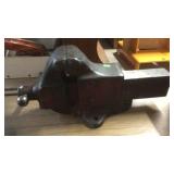 BENCH VISE
