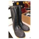 RUBBER BOOTS SIZE ?