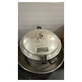 MIRRO-MATIC 16QT PRESSURE COOKER & MIXING BOWLS