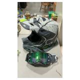 FOX V2 RIDING HELMET SZ XL W/ SCOTT RIDING GOGGLES