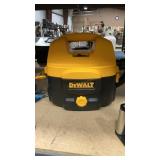 DEWALT 2 GALLON SHOP VAC
