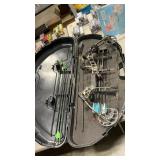 MATHEWS MISSION RADIK COMPOUND BOW W/ ARROWS, SIGH