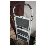 GORILLA LADDERS 3 STEP STOOL