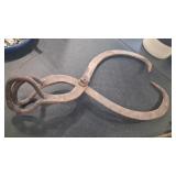 VTG ICE TONGS