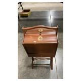 VTG SEWING STAND