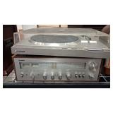 HITACHI HT51 TURN TABLE & YAMAHA CR-400 RECEIVER