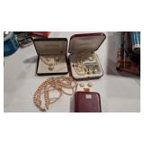 COSTUME PEARL ASSORTMENT /14K POST EARRINGS