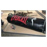 EVERLAST PUNCHING BAG