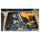 DEWALT 18V FINISH NAILER W/ CASE