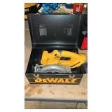 DEWALT 18V CIRCULAR SAW W/ CASE