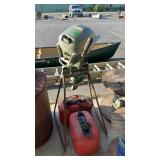 JOHNSON 5.5 HP BOAT MOTOR W/ STAND & 2 GAS TANKS